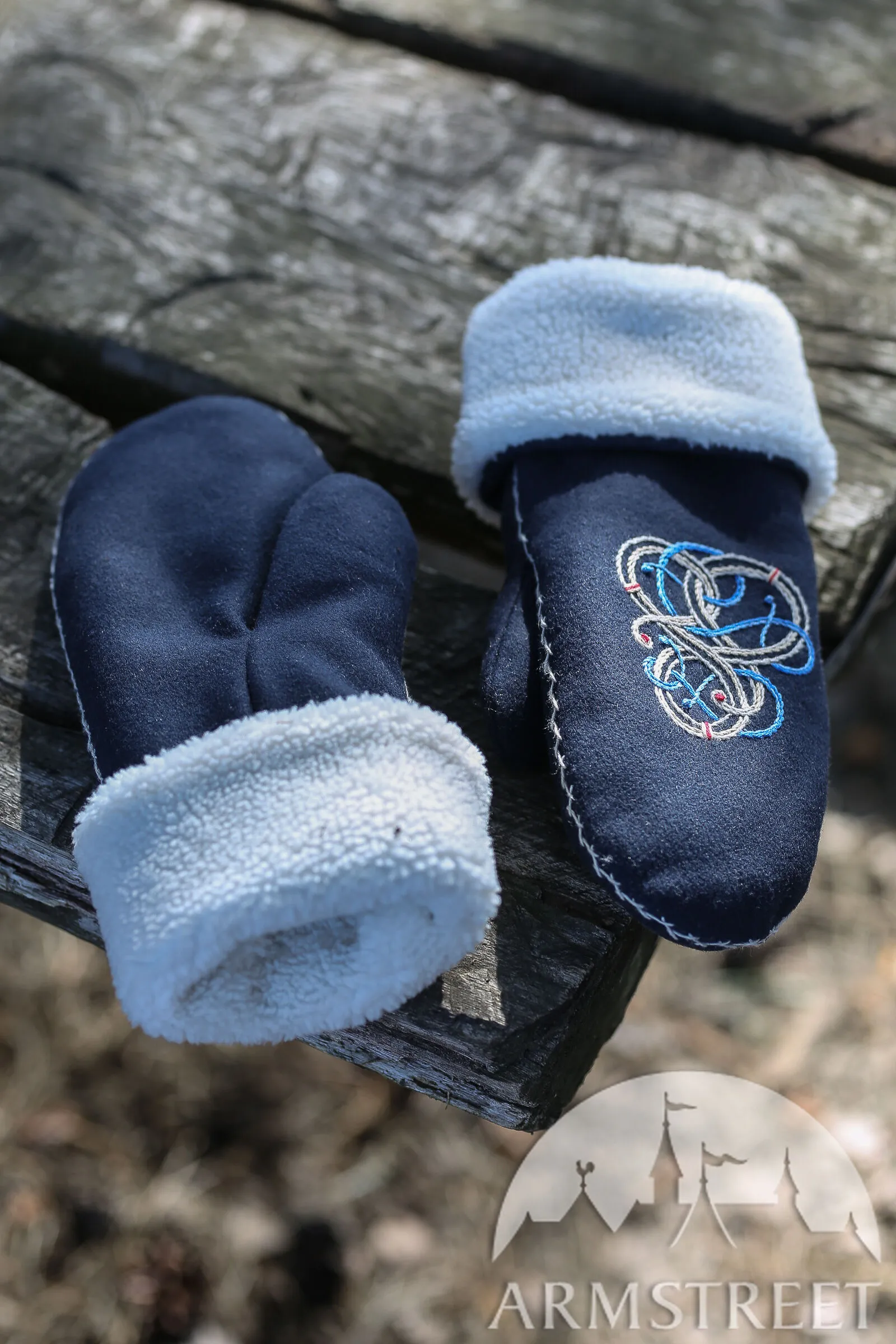 “Girda the Snowdancer” Mittens