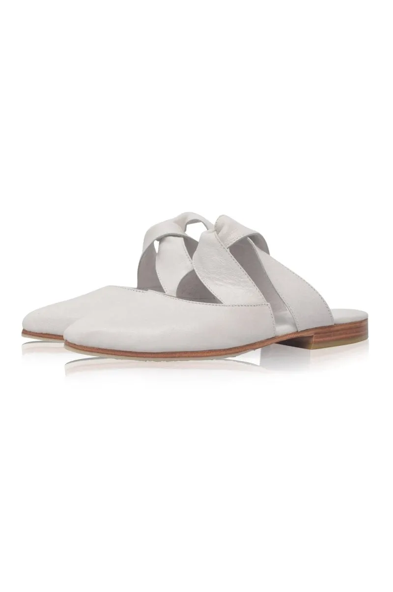 Taj Mahal Pointy Toe Mules in Pure White