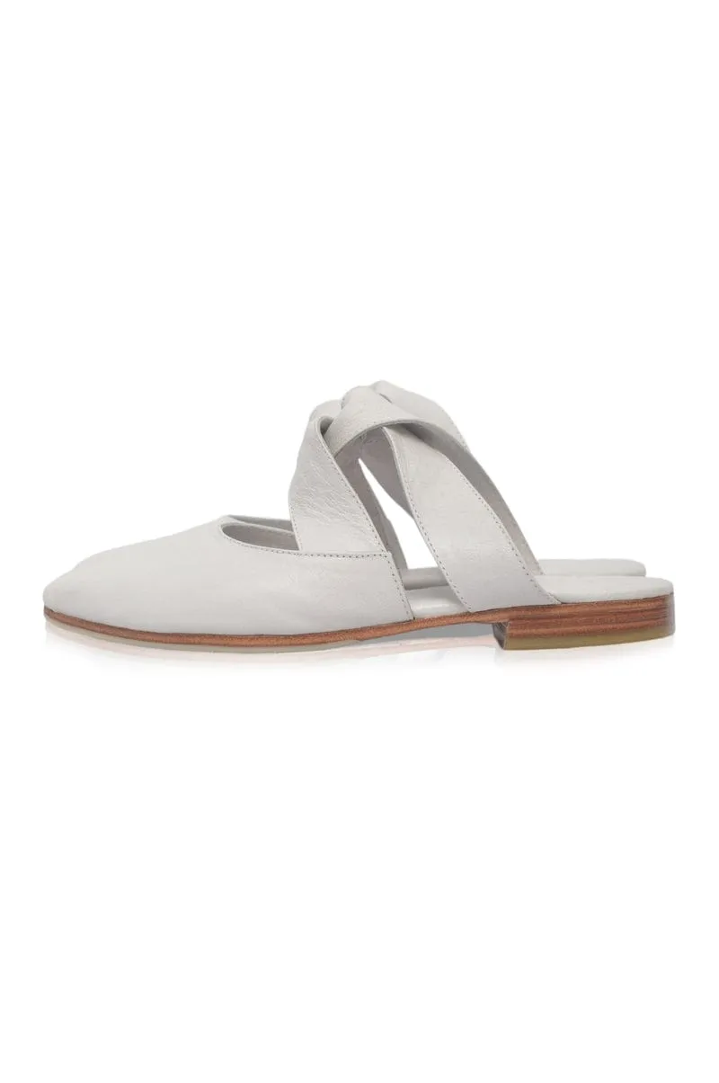 Taj Mahal Pointy Toe Mules in Pure White