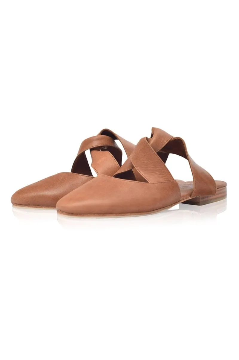 Taj Mahal Pointy Toe Mules in Vintage Camel