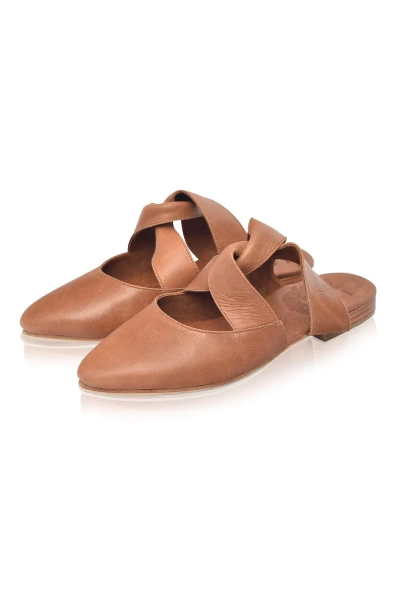 Taj Mahal Pointy Toe Mules in Vintage Camel