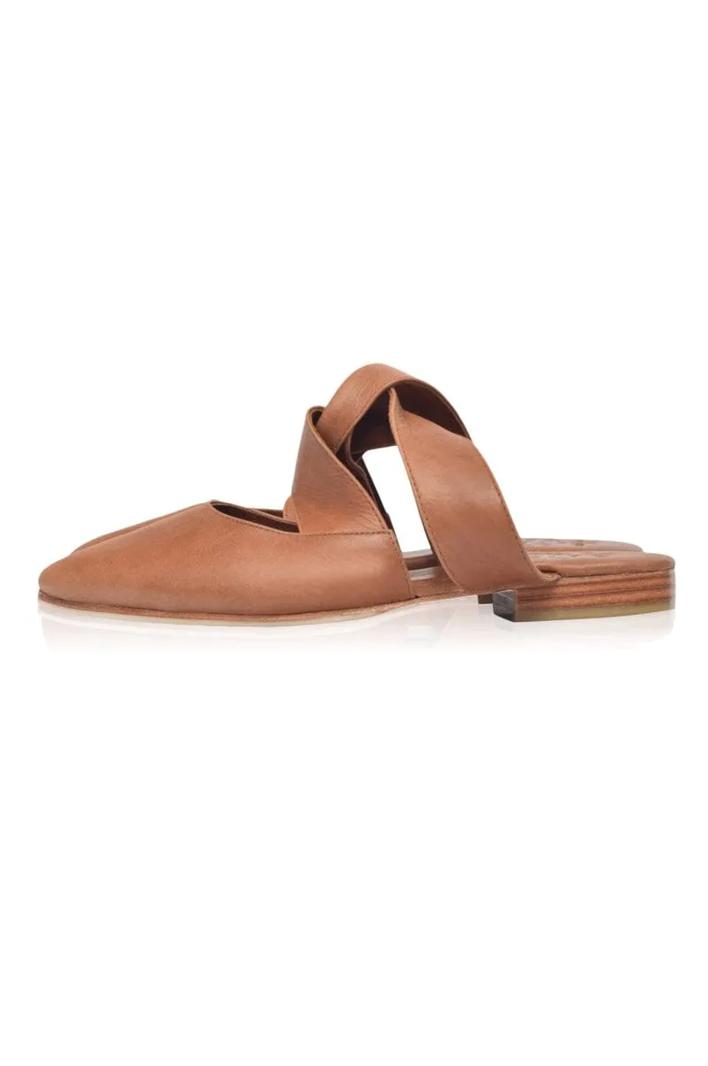 Taj Mahal Pointy Toe Mules in Vintage Camel