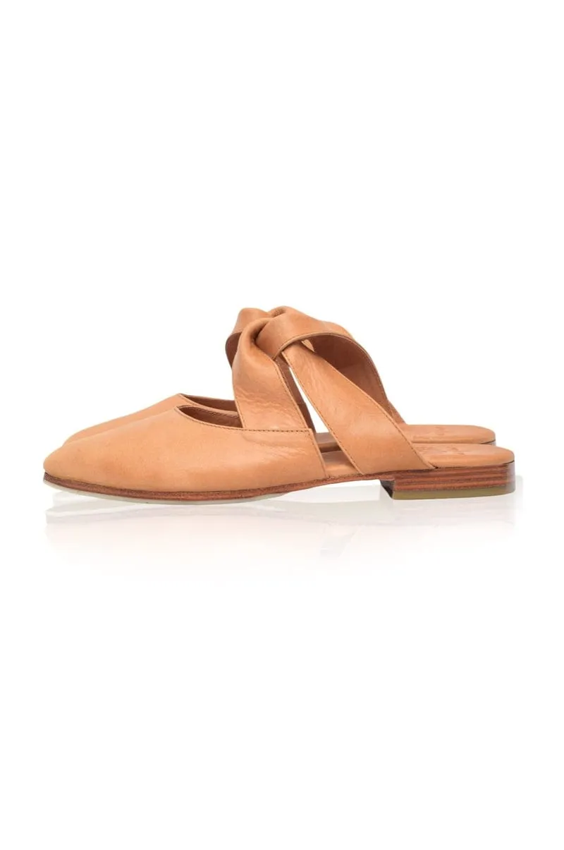 Taj Mahal Pointy Toe Mules in Vintage Camel