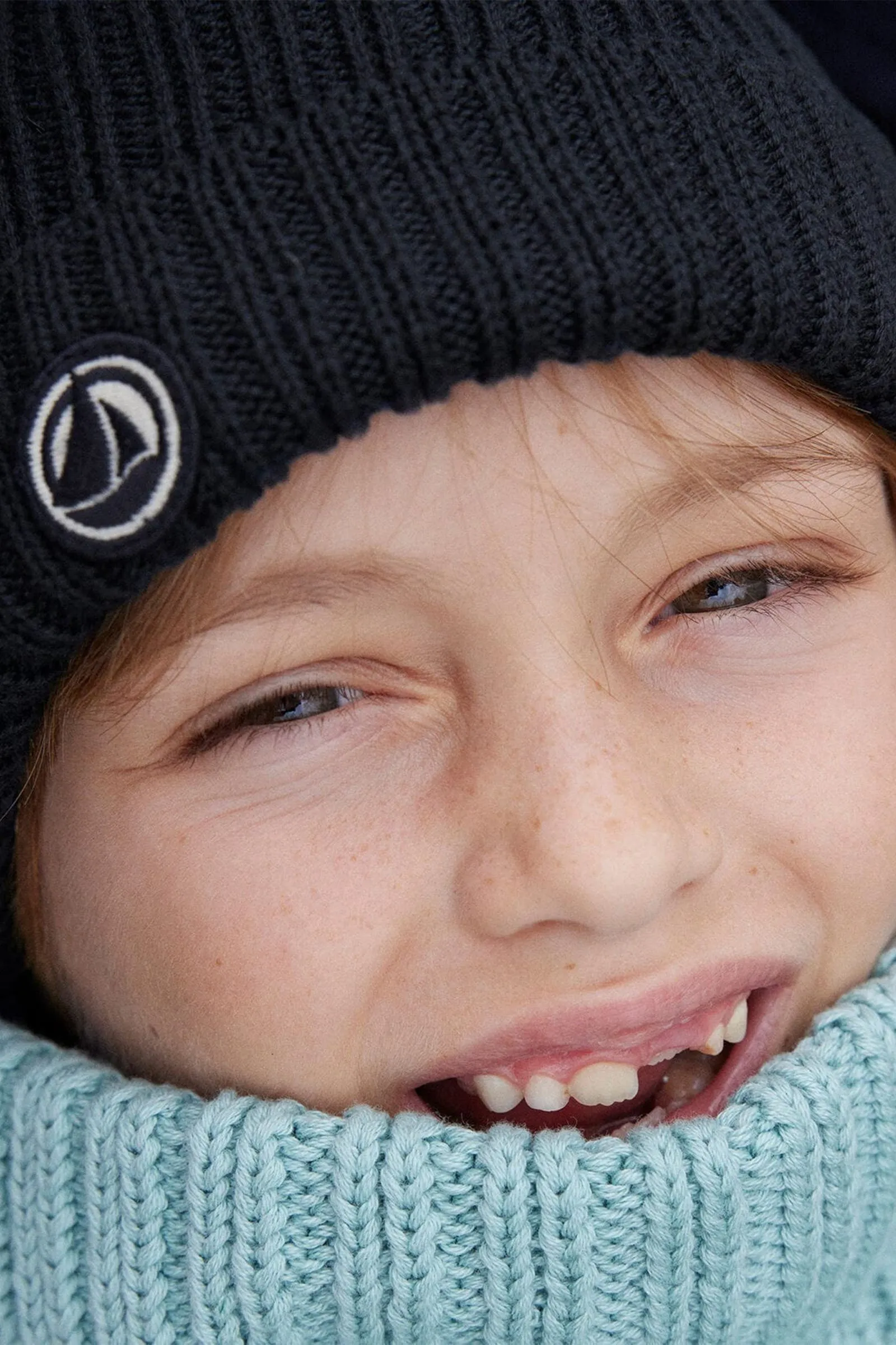 Unisex Navy Knitted Badge Bonnet